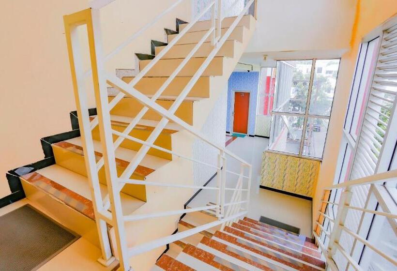 هتل Reddoorz Syariah At Jalan Pramuka