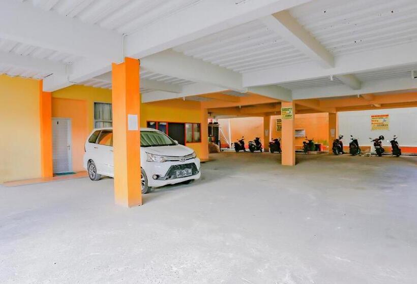 هتل Reddoorz Syariah At Jalan Pramuka