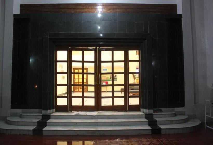 בית מלון כפרי The Rajgir Residency