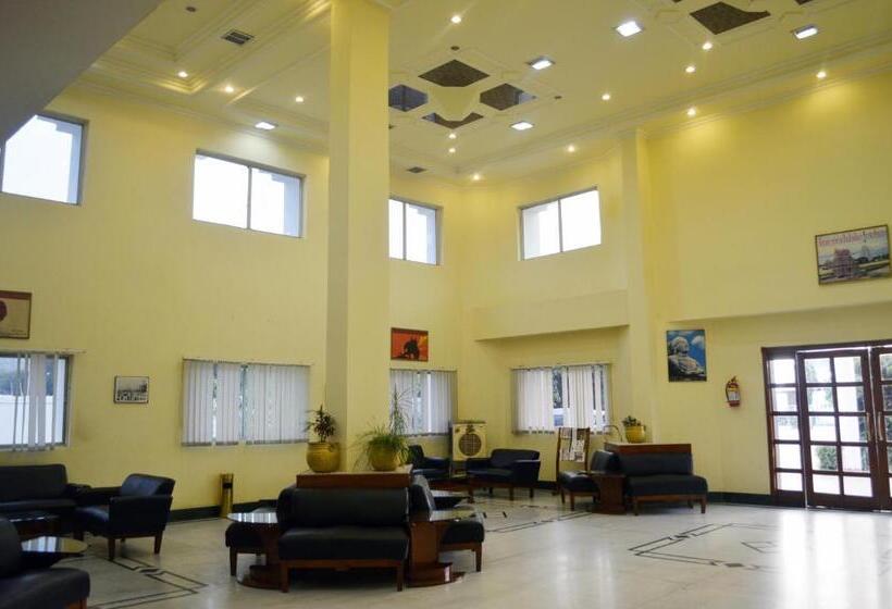 בית מלון כפרי The Rajgir Residency