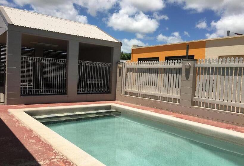 モーテル Plantation Park Motor Inn