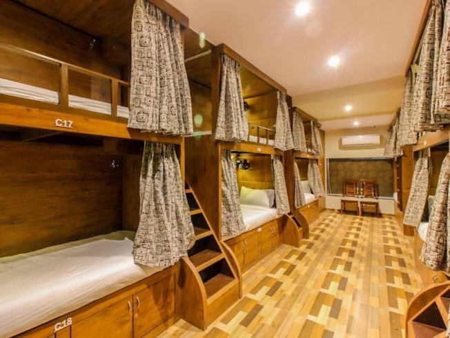 호스텔 Hygeinic Airport Dormitory Near By Bom