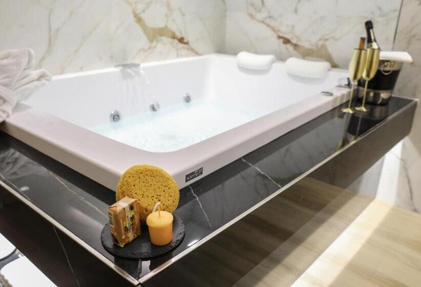 پانسیون Municipio Luxury Suite