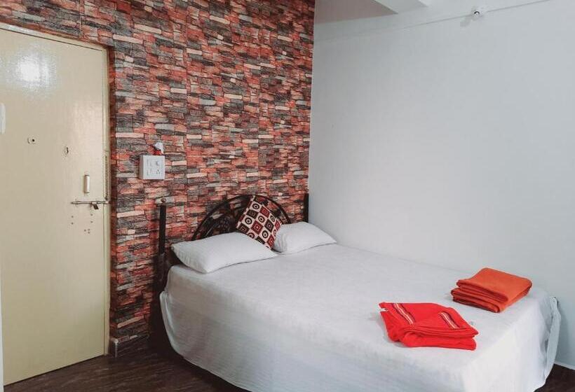 بنسيون Om Sai Guest House