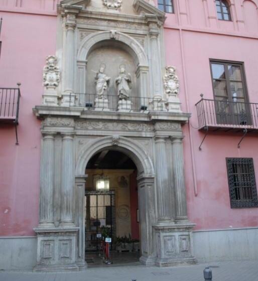 مسافرخانه La Perla Granada Suites