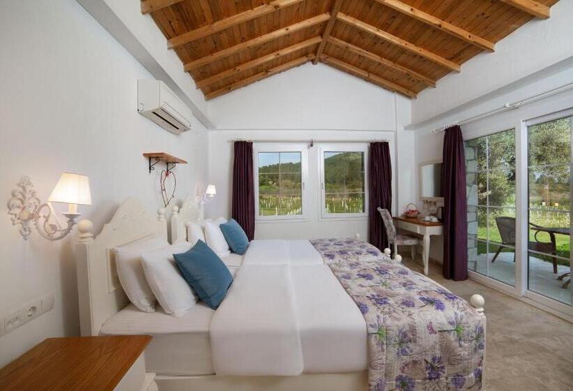 هتل Vinifera Vineyards