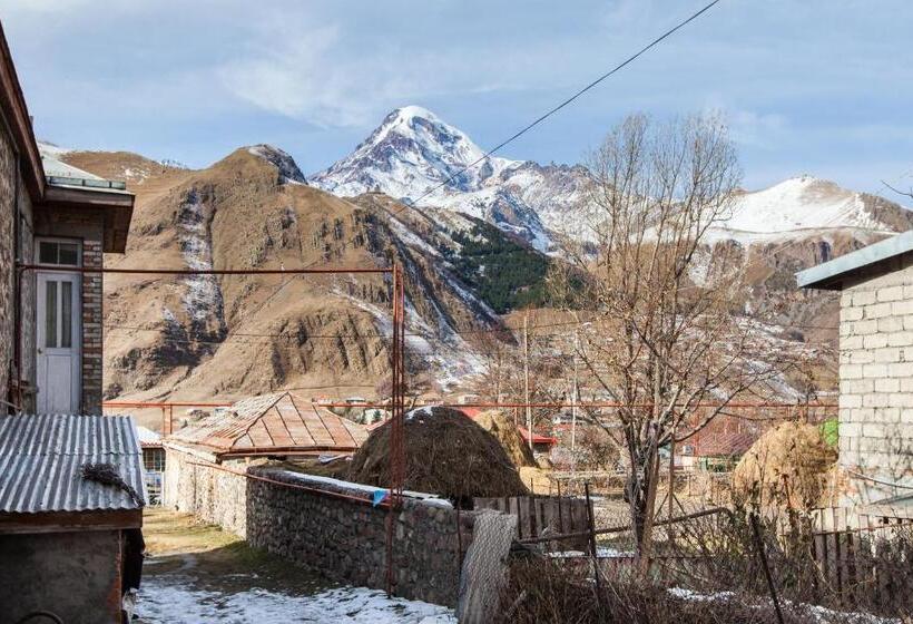 پانسیون Nino Shavhaleti Guest House