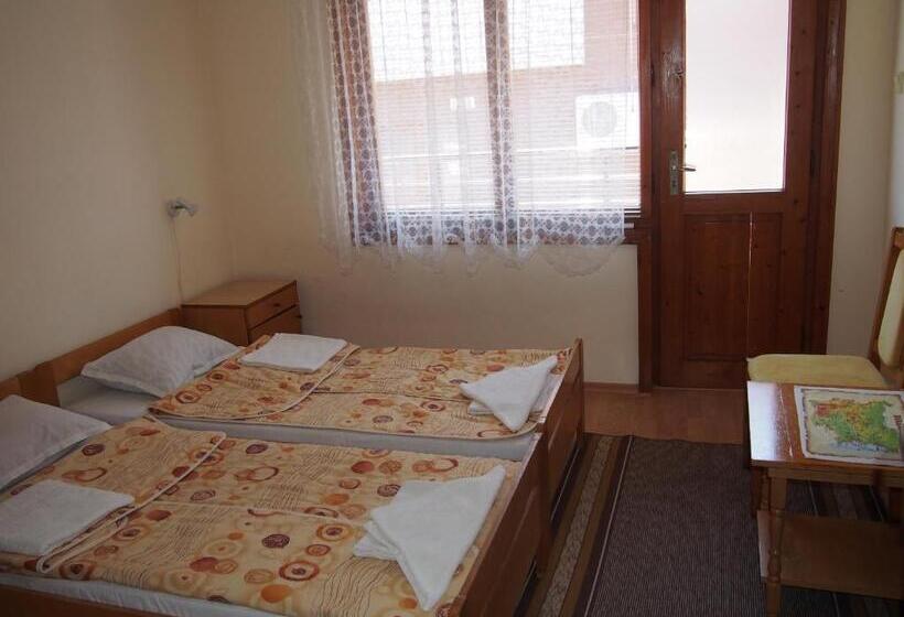 بنسيون Keni Guest House