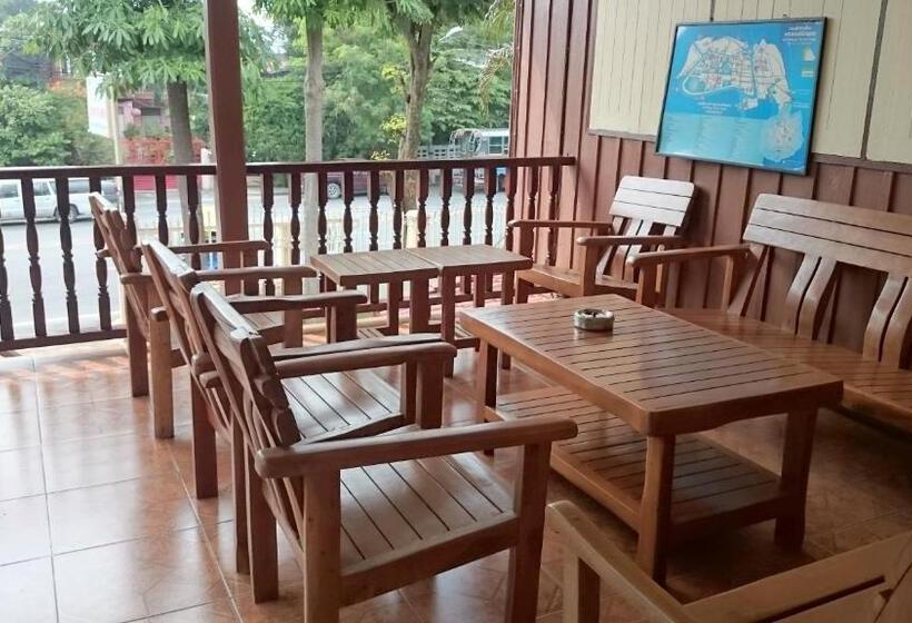 تختخواب و صبحانه Chantana House Ayutthaya