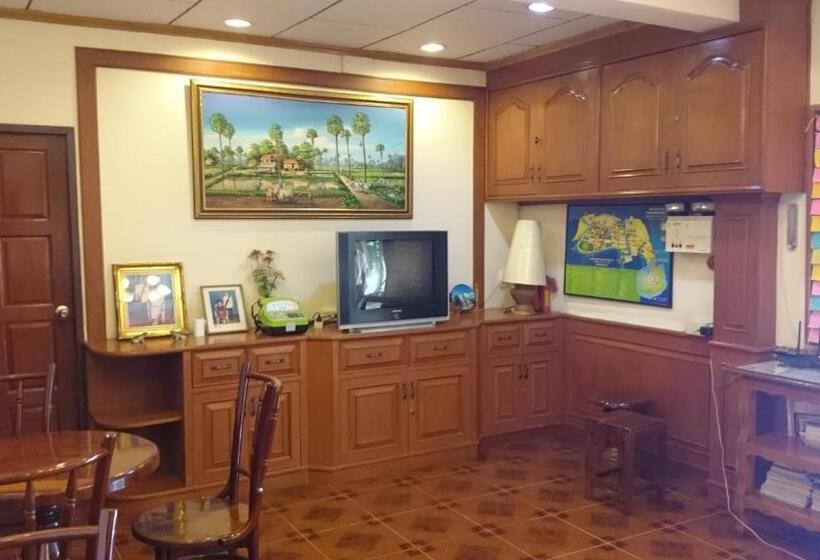 تختخواب و صبحانه Chantana House Ayutthaya