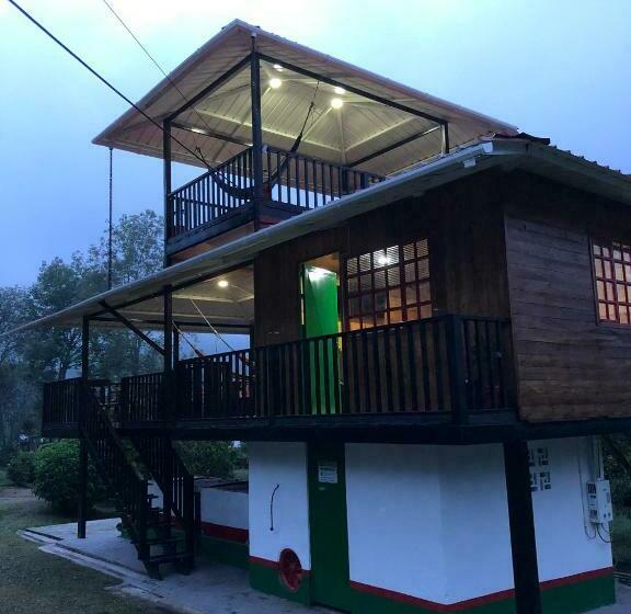Cabaña Tipo Glamping En Finca Cafetera Con Zonas Verdes, Avistamiento De Aves, Paisaje Cafetero