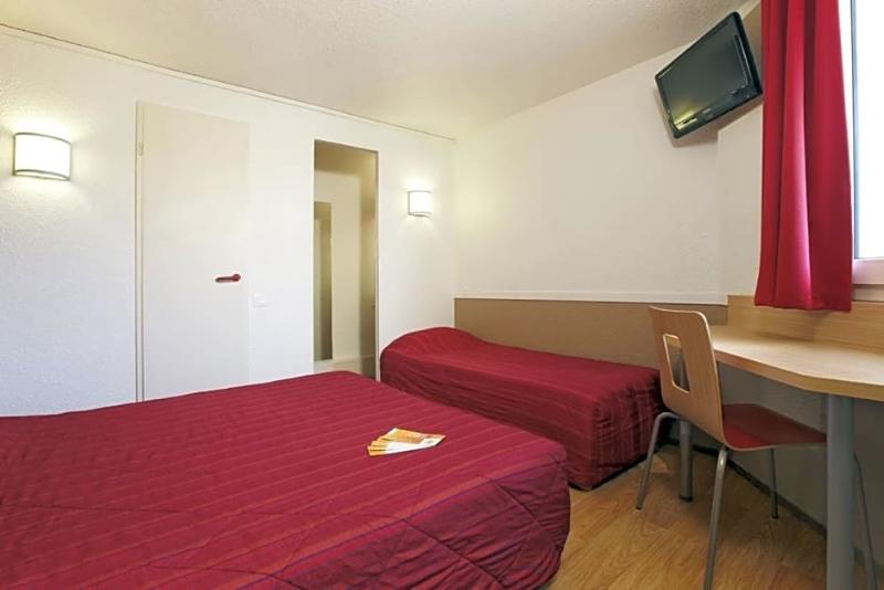 Отель Premiere Classe Avignon Courtine Gare Tgv