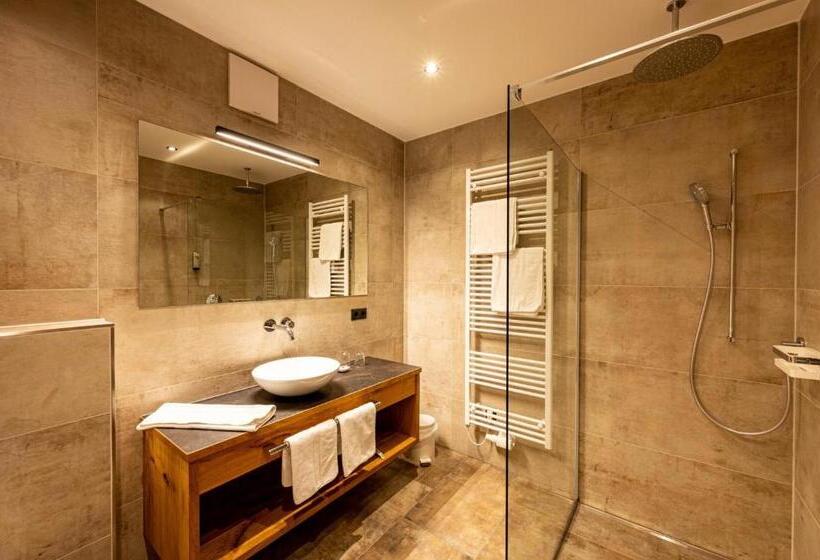 Отель Rustika   Appartements & Spa