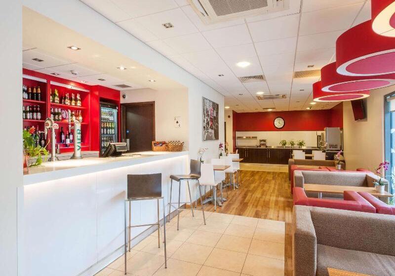 فندق Travelodge London Twickenham