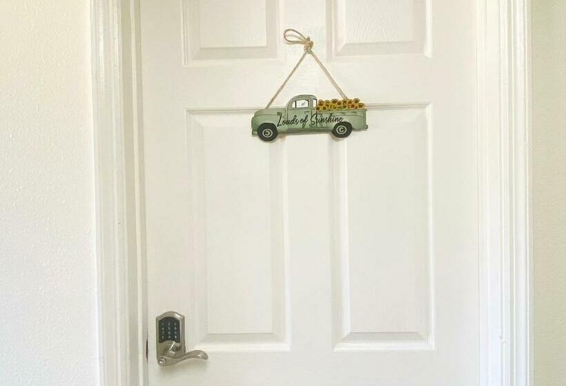 Lincies House