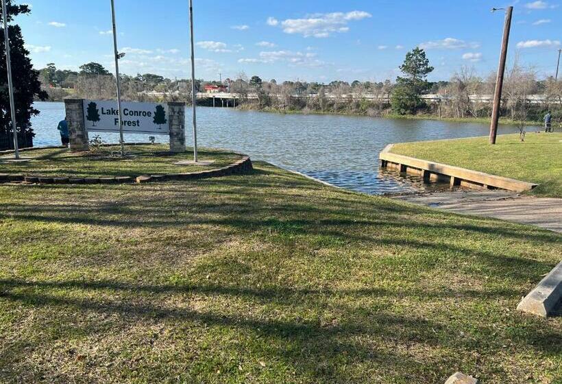 2 Bdrm Treehouse Hideout  Lake Conroe With Boat Ramp