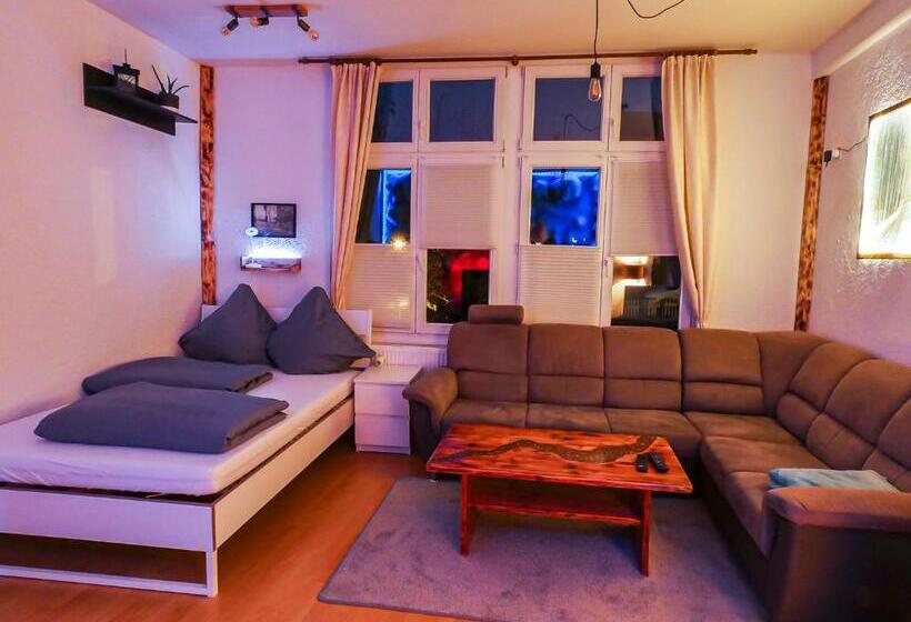 #111   Lux Flat Lennep   Altstadt   Netflix & Amazon Prime   Felswand