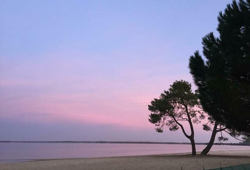 Maison Chaleureuse Climatisée à Maubuisson, Proche Lac