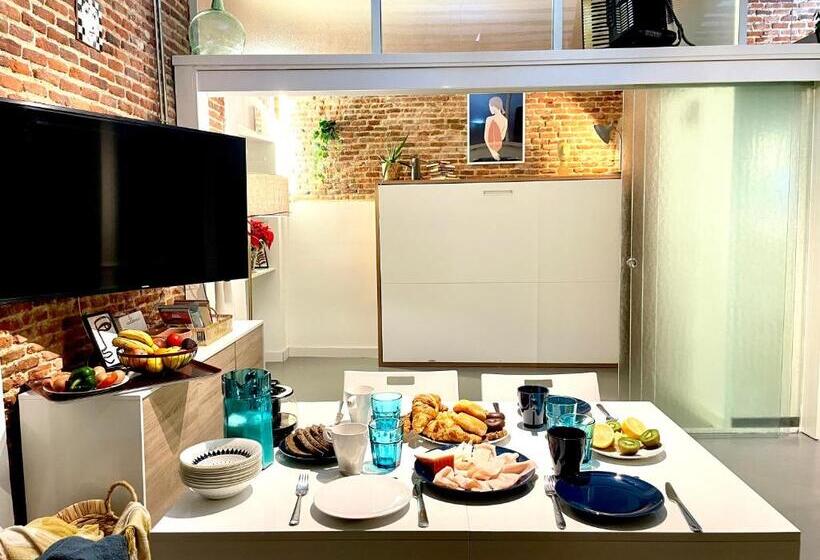 Calle Amparo100 Red Brick Loft For 8 Madrid Lavapies