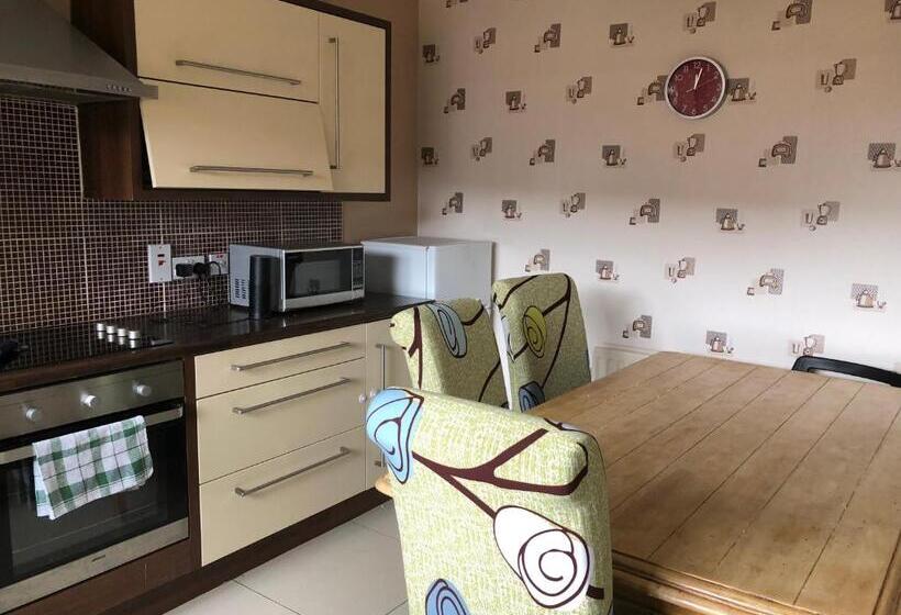 Claire’s Airbnb 2