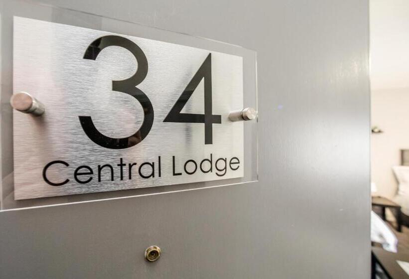 هتل Huddersfield Central Lodge