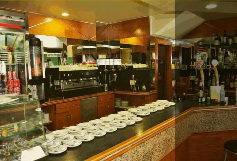 فندق Lazaro