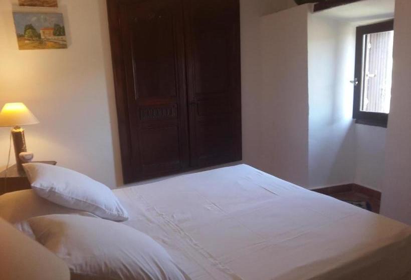 ホテル Chambre Et Gite Le Roc Sur L Orbieu