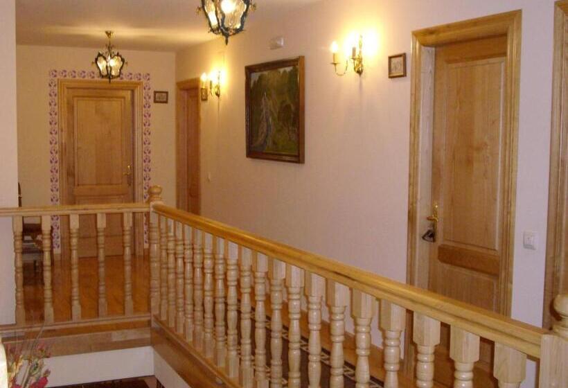 בית מלון כפרי Posada Sobrevilla