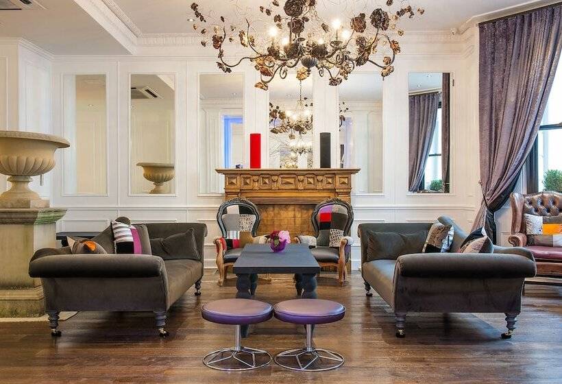 هتل The Exhibitionist