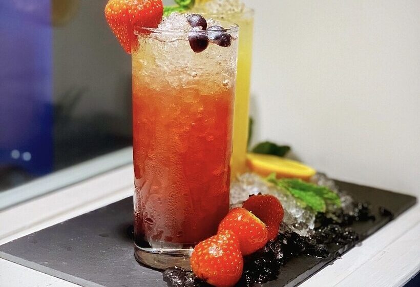 هتل The Exhibitionist