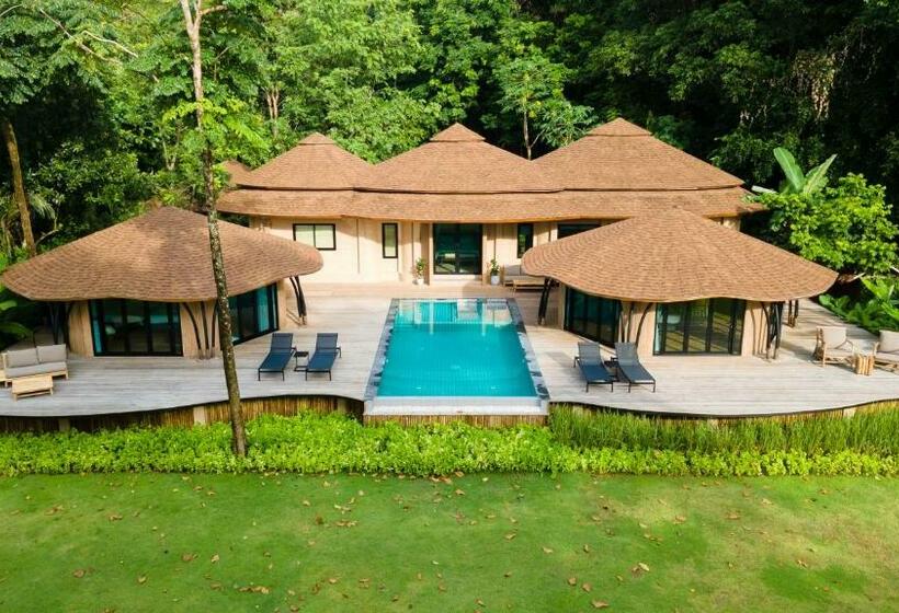 استراحتگاه Touch Beachfront Pool Villa Koh Yao Noi