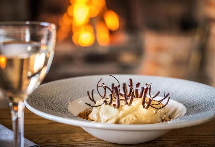 הוסטל The Cricketers Clavering