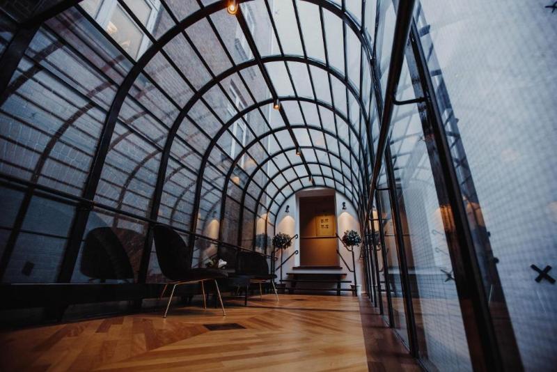 Hypernym Hotel & Suites