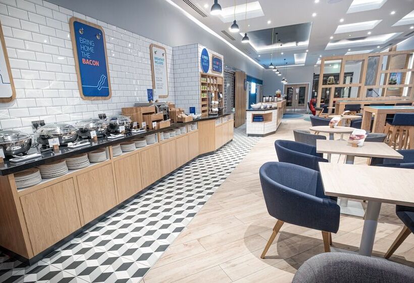 فندق Holiday Inn Express Fleet By Ihg