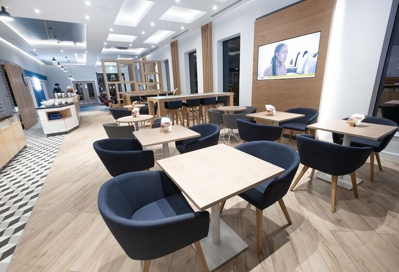 فندق Holiday Inn Express Fleet By Ihg