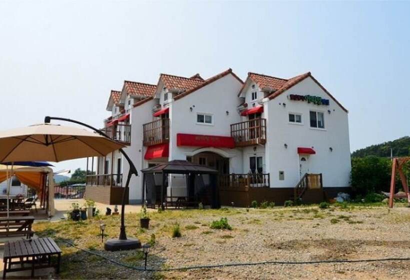 Отель Seocheon Redpungchatiang Pension