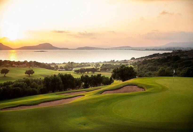 בית מלון כפרי W Costa Navarino