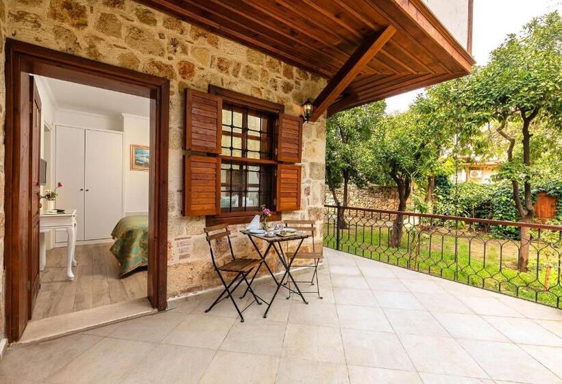 هتل Zemira Garden