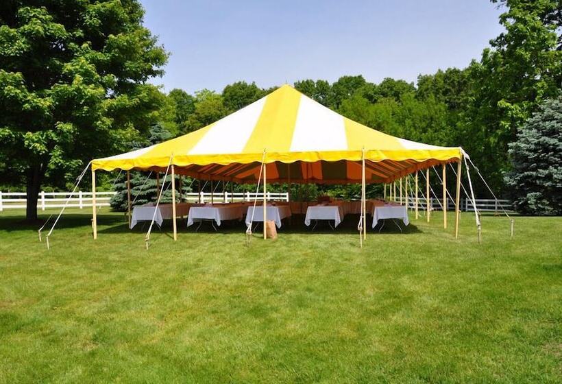 בית מלון כפרי Allegan Country Inn