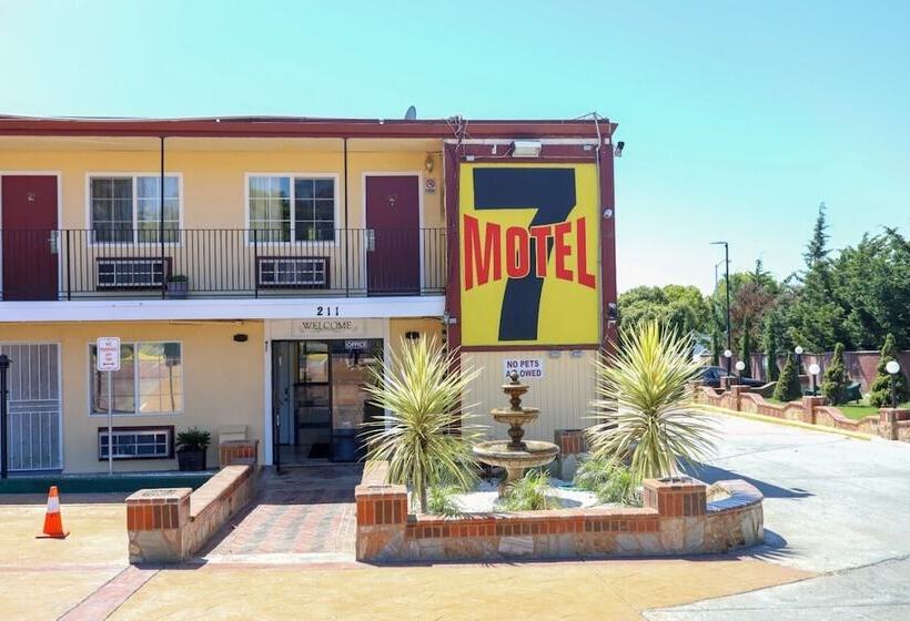 Motel 7