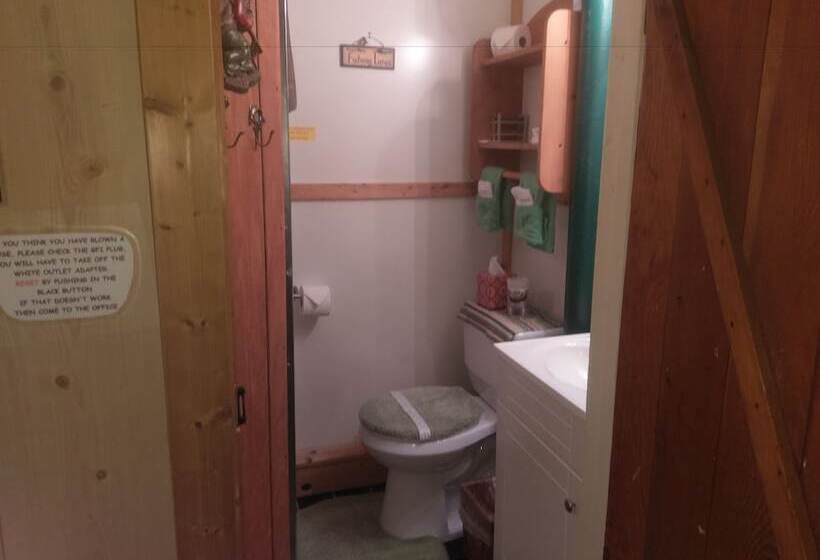 Отель Birchwood Resort & Campground