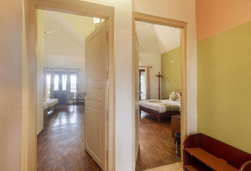 ホテル Karapuzha Village Resort