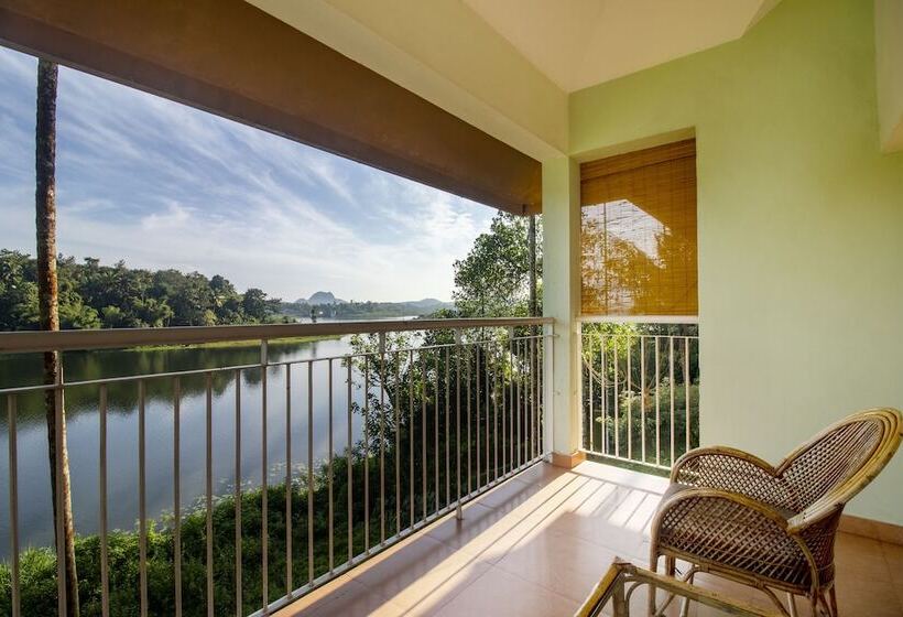 ホテル Karapuzha Village Resort