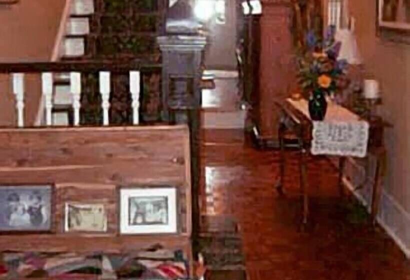 هتل Coastal Dreams Bed & Breakfast