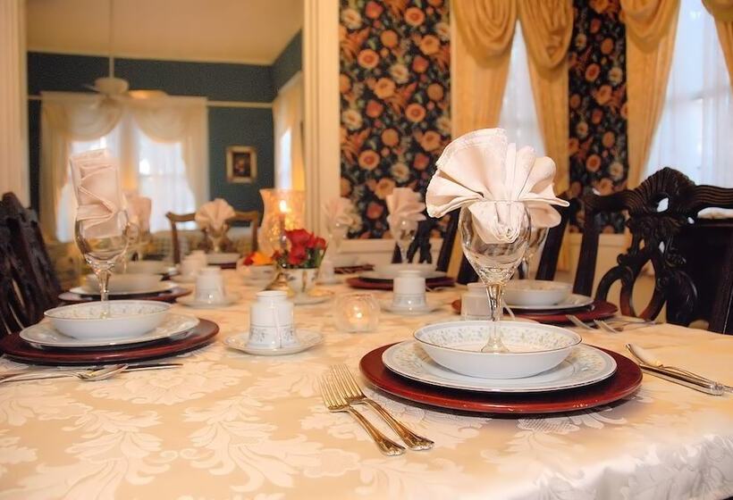 هتل Coastal Dreams Bed & Breakfast