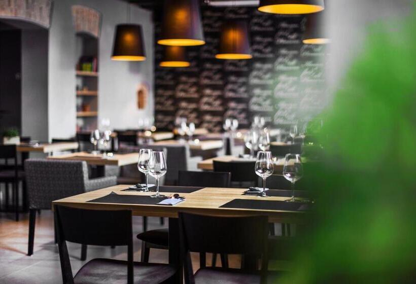 酒店 Qbatura Cafe &