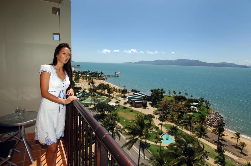 هتل Aquarius On The Beach