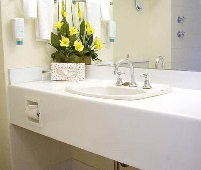 هتل Aquarius On The Beach