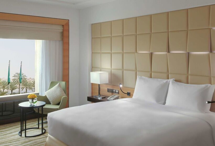 בית מלון כפרי Doubletree By Hilton Riyadh  Al Muroj Business Gate