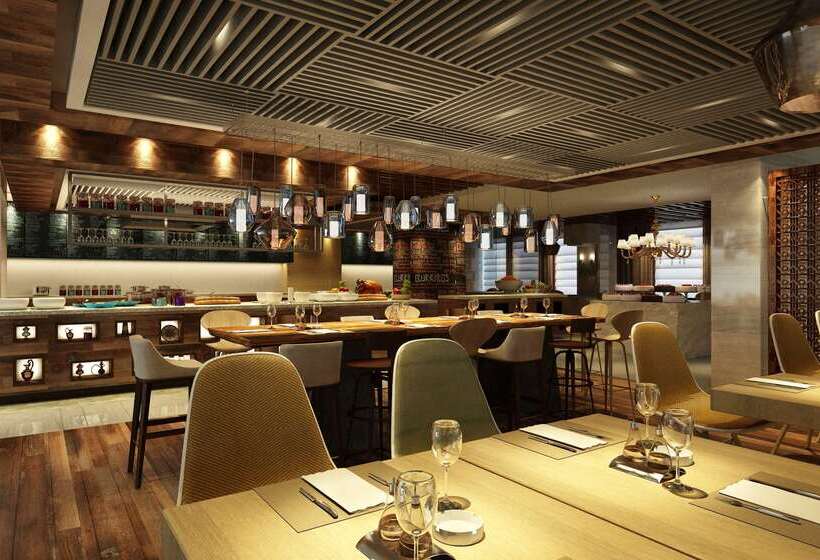 בית מלון כפרי Doubletree By Hilton Riyadh  Al Muroj Business Gate
